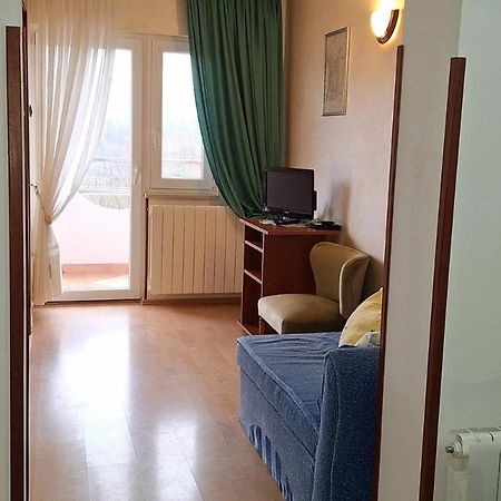Apartments And Rooms Laura Pazin Extérieur photo