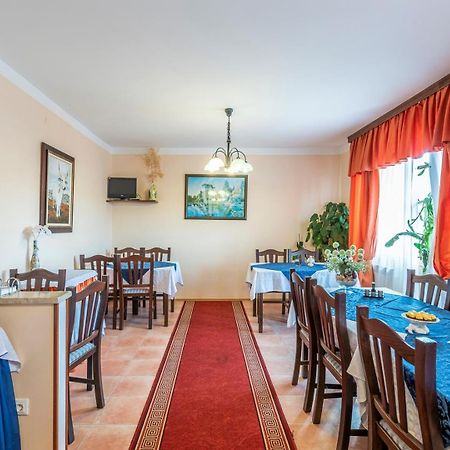 Apartments And Rooms Laura Pazin Extérieur photo