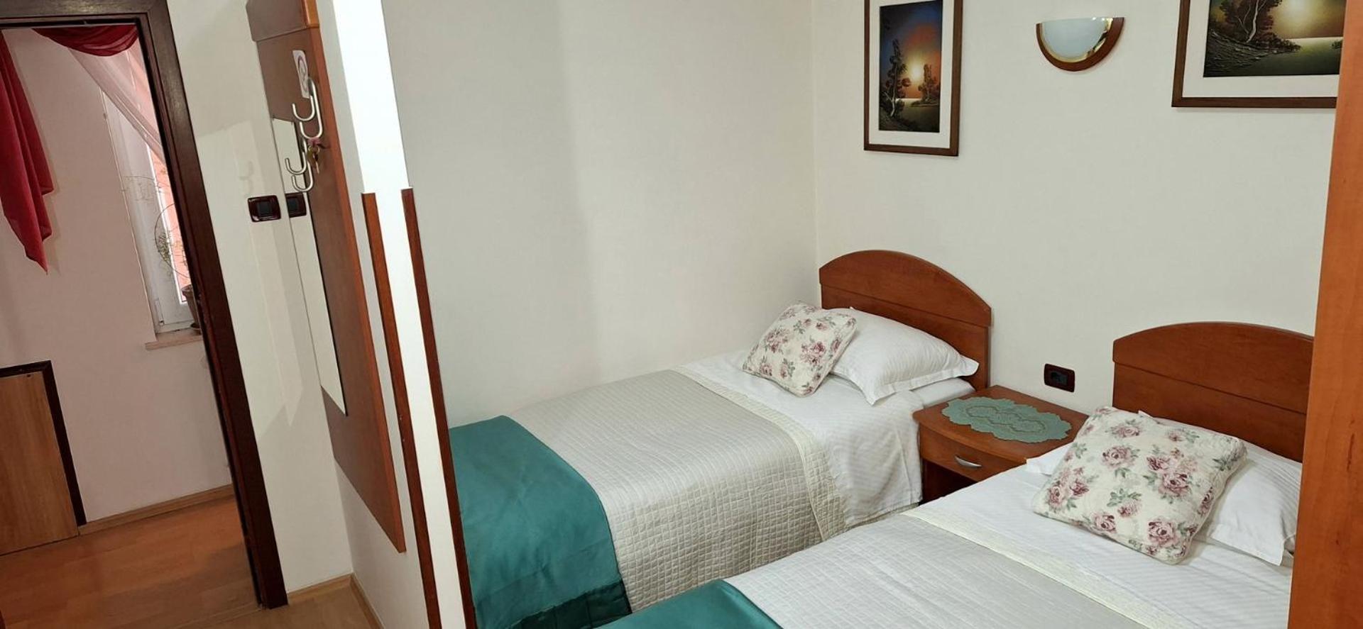 Apartments And Rooms Laura Pazin Extérieur photo