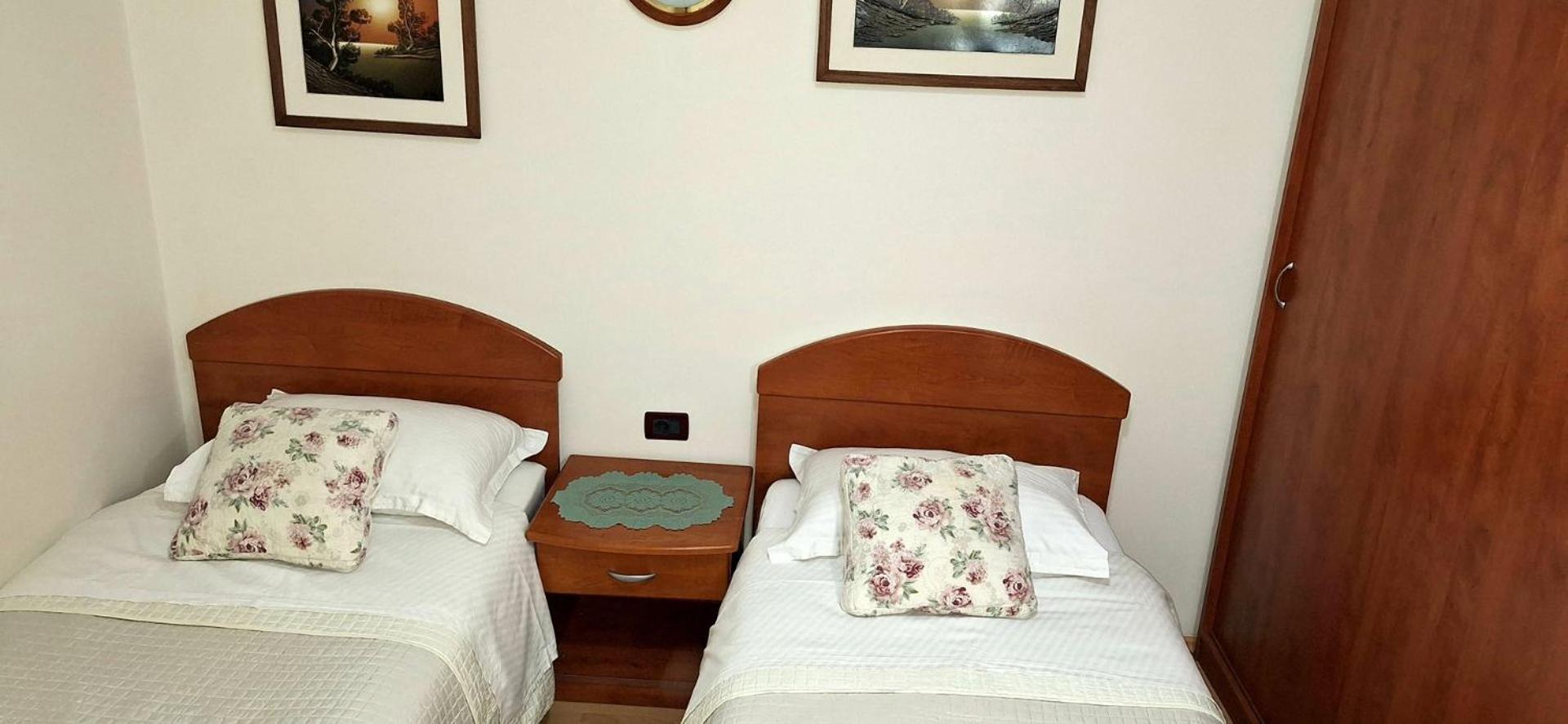 Apartments And Rooms Laura Pazin Extérieur photo