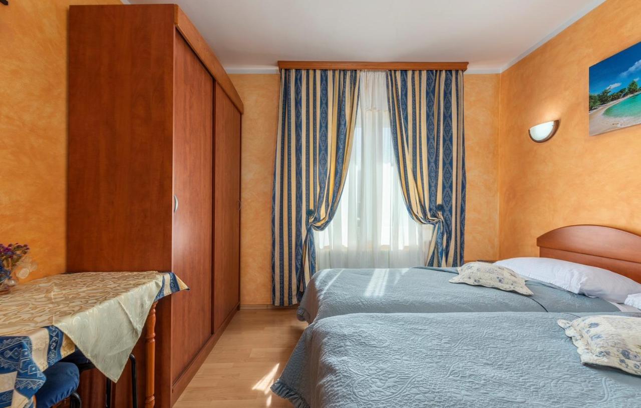 Apartments And Rooms Laura Pazin Extérieur photo