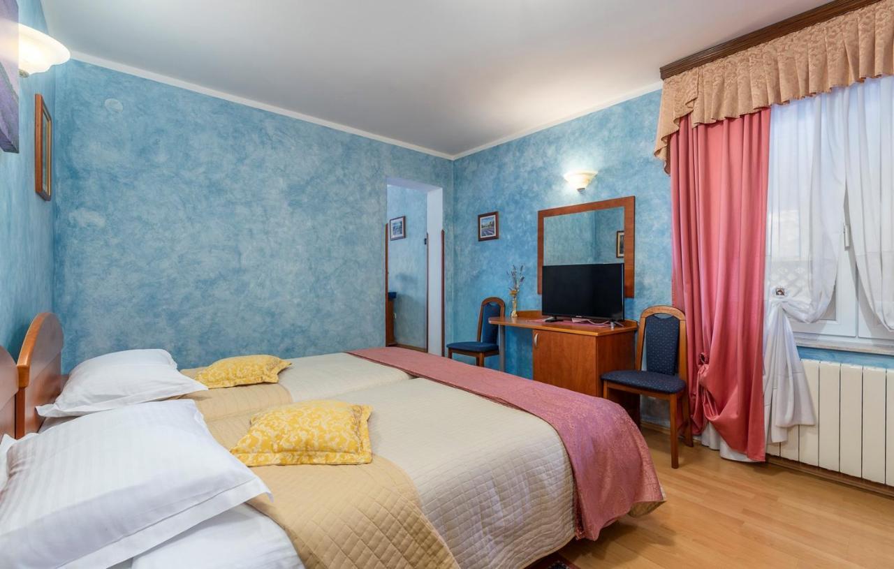 Apartments And Rooms Laura Pazin Extérieur photo