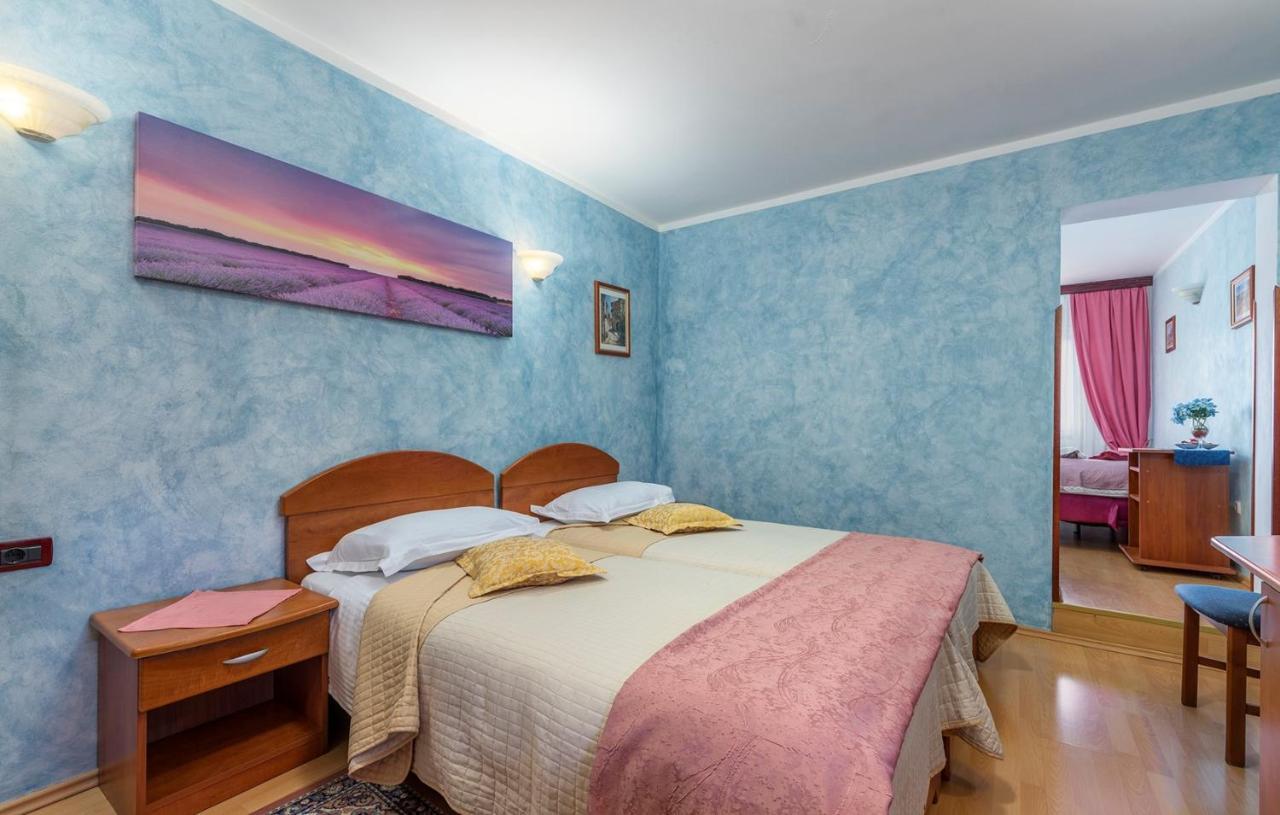 Apartments And Rooms Laura Pazin Extérieur photo