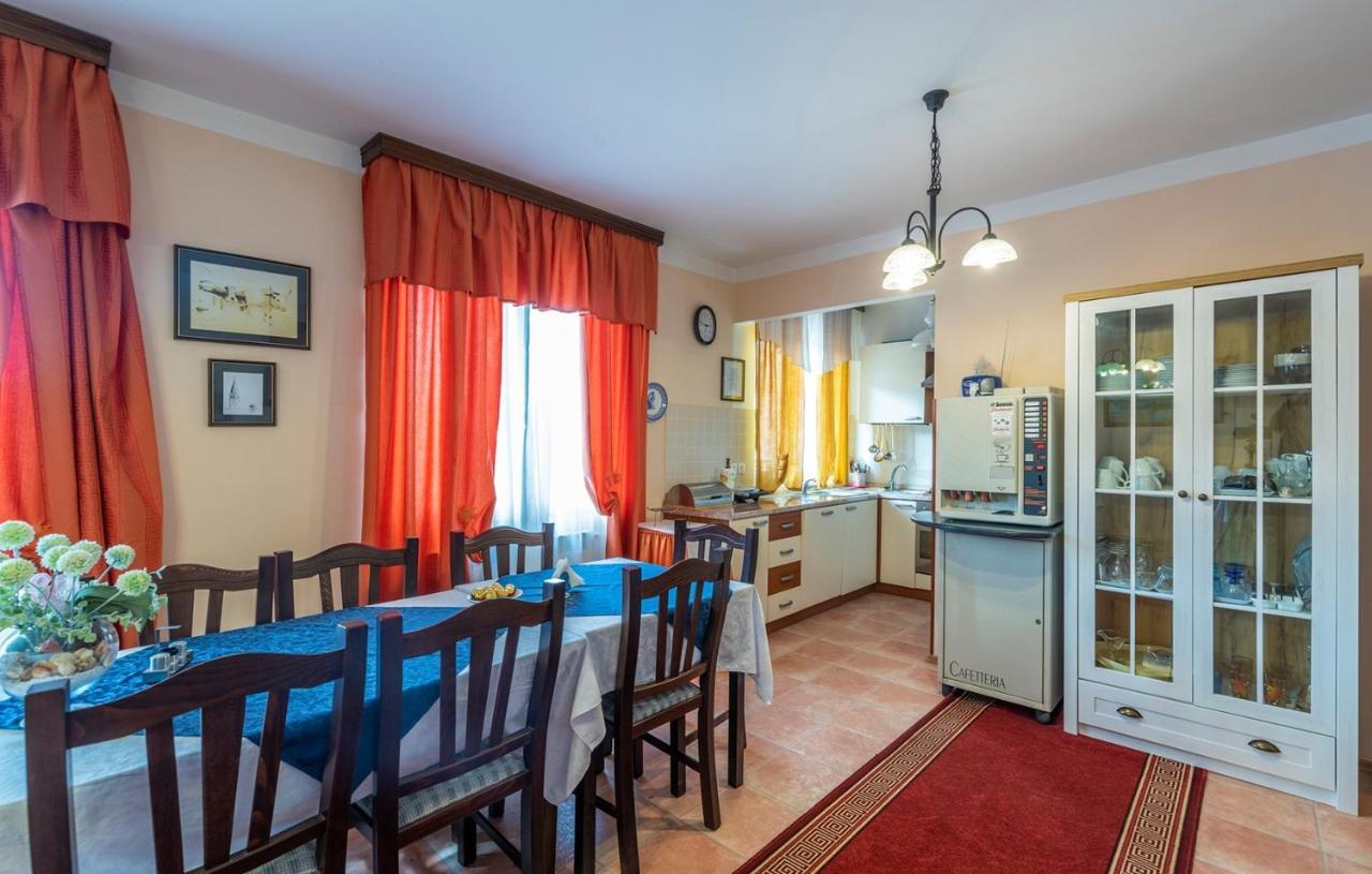 Apartments And Rooms Laura Pazin Extérieur photo