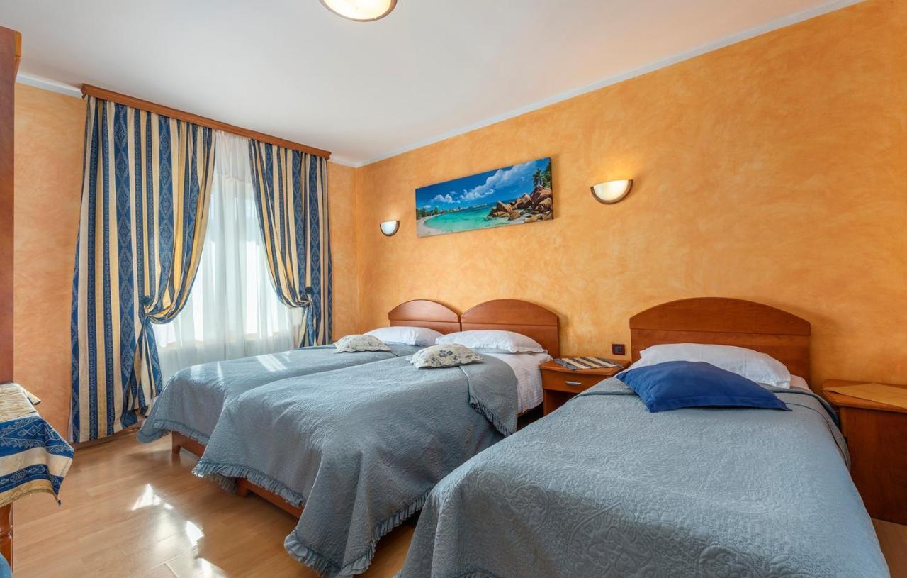 Apartments And Rooms Laura Pazin Extérieur photo