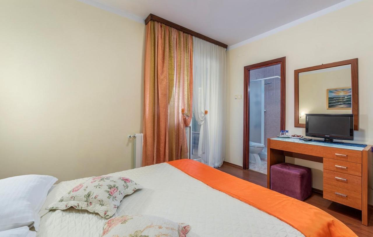 Apartments And Rooms Laura Pazin Extérieur photo