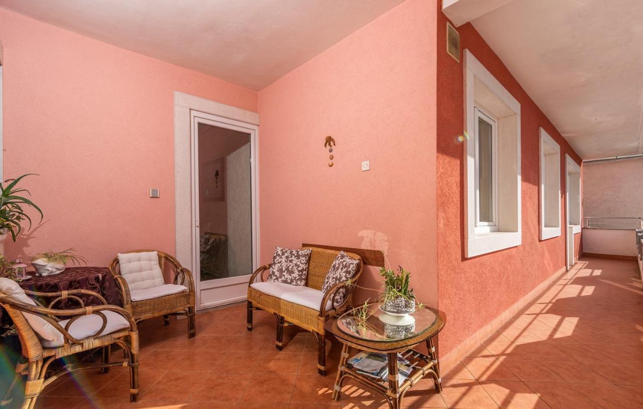 Apartments And Rooms Laura Pazin Extérieur photo