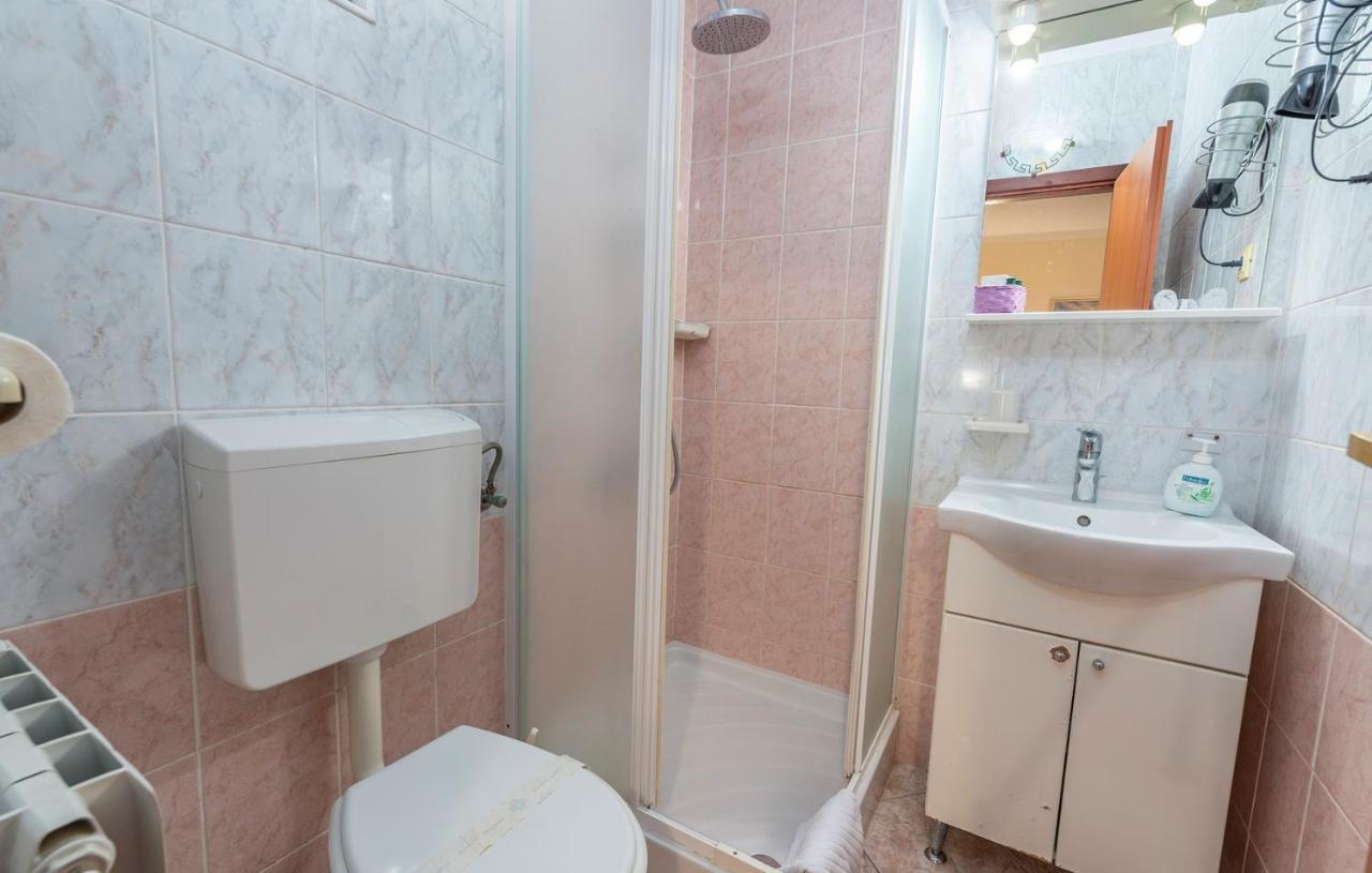 Apartments And Rooms Laura Pazin Extérieur photo